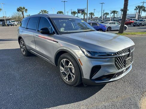 Used 2024 Lincoln Nautilus Premier w/ Equipment Group 102A image 8