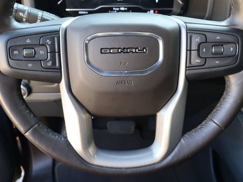 Used 2022 GMC Yukon XL Denali AWD/4WD image 13