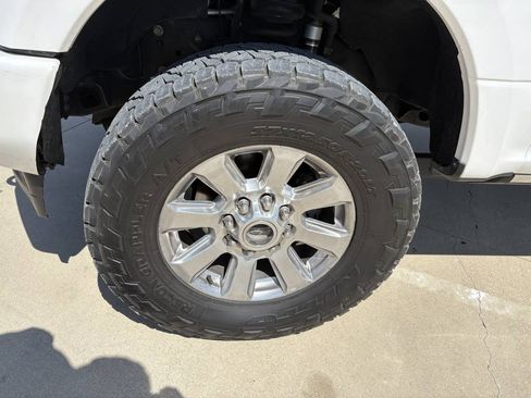 Used 2017 Ford F250 Platinum w/ FX4 Off-Road Package AWD/4WD image 12