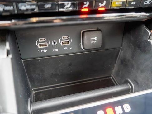 Used 2023 Jeep Grand Cherokee Laredo AWD/4WD image 30