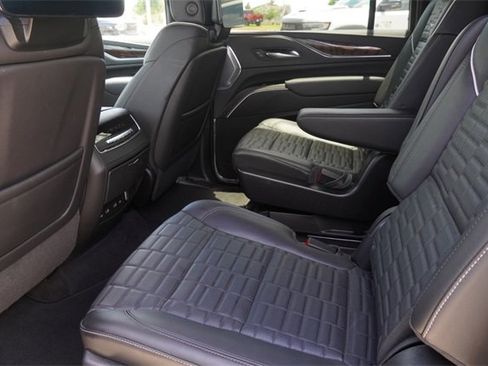 Used 2024 Cadillac Escalade ESV Premium Luxury Platinum image 12
