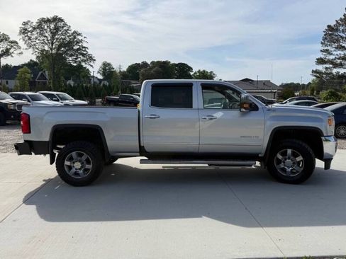 Used 2016 GMC Sierra 2500 SLT w/ Duramax Plus Package AWD/4WD image 8