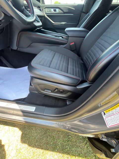 Used 2025 Ford Explorer ST-Line w/ ST-Line Street Pack AWD/4WD image 12