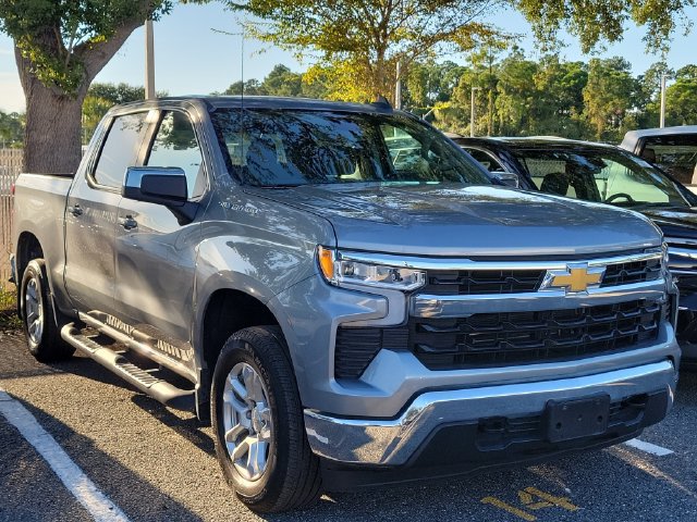 Used 2023 Chevrolet Silverado 1500 LT AWD/4WD image 2