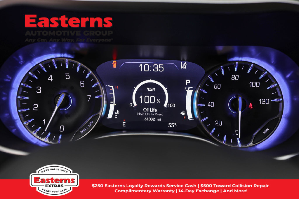 Used 2023 Chrysler Pacifica Touring-L FWD image 17