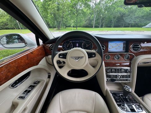 Used 2013 Bentley Mulsanne w/ Rear Entertainment Pkg image 73