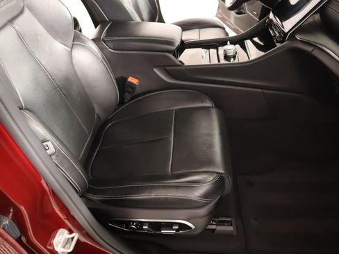 Used 2024 Jeep Grand Cherokee L Overland w/ Luxury Tech Group IV image 16