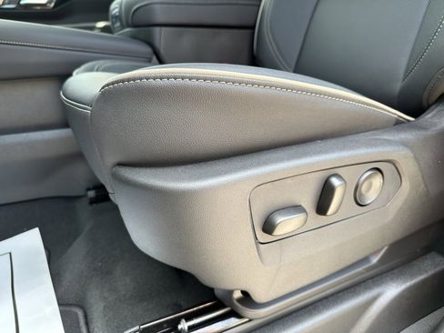 New 2026 Chevrolet Suburban Premier image 25