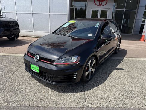 Used 2017 Volkswagen GTI SE FWD image 2