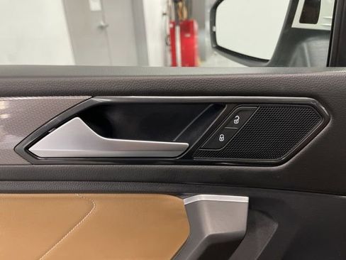 Used 2023 Volkswagen Tiguan SE w/ Panoramic Sunroof Package AWD/4WD image 30