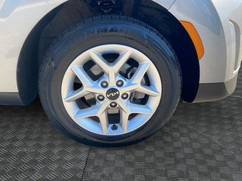 Used 2023 Kia Soul LX w/ LX Technology Package image 34