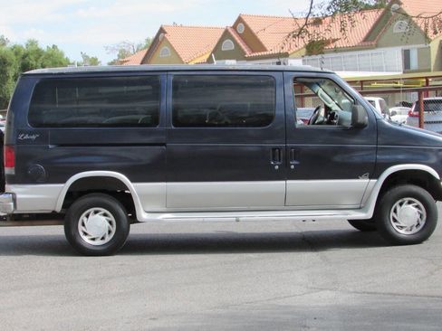 Used 2003 Ford E-150 and Econoline 150 Wagon image 8