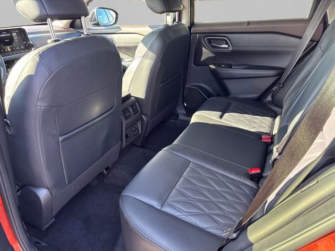 Used 2023 Nissan Rogue Platinum w/ Platinum Premium Package image 10