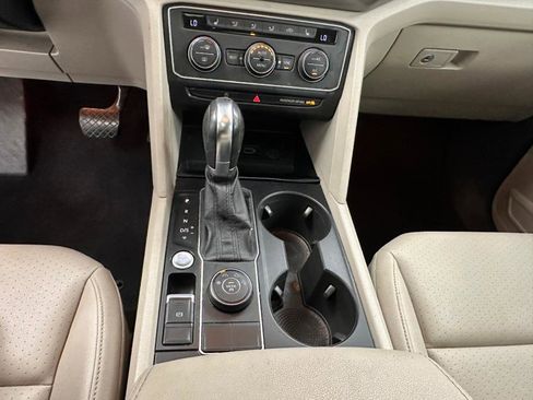 Used 2019 Volkswagen Atlas SE w/ Panoramic Sunroof Package image 30