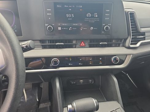 Used 2025 Kia Sportage LX FWD image 16