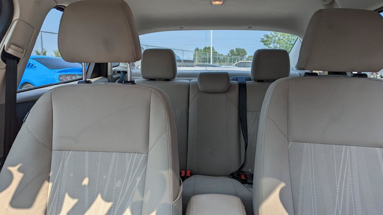 Used 2016 Ford Focus SE FWD image 3