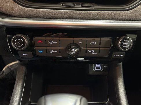 Used 2026 Jeep Compass Latitude AWD/4WD image 21