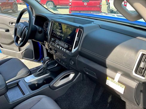 Used 2025 Nissan Frontier SV image 23