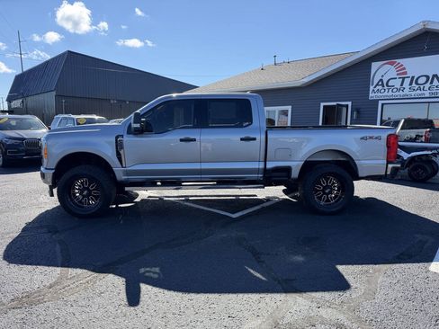 Used 2023 Ford F250 XLT AWD/4WD image 2