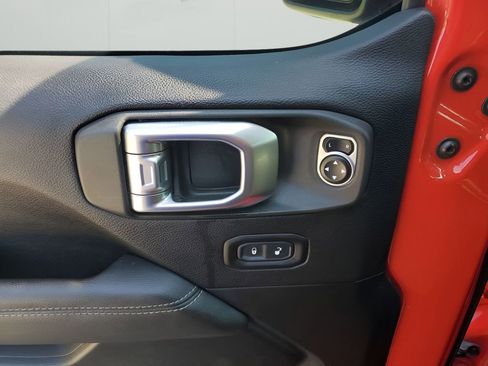 Used 2020 Jeep Gladiator Overland image 25