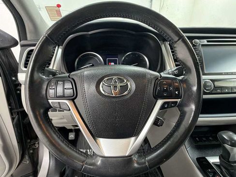 Used 2017 Toyota Highlander XLE AWD/4WD image 16