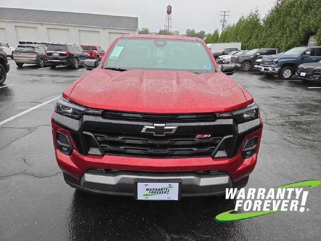 Used 2026 Chevrolet Colorado Z71 w/ Technology Package AWD/4WD image 2