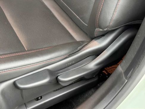 Used 2024 Chevrolet Trax RS w/ Sunroof Package FWD image 14