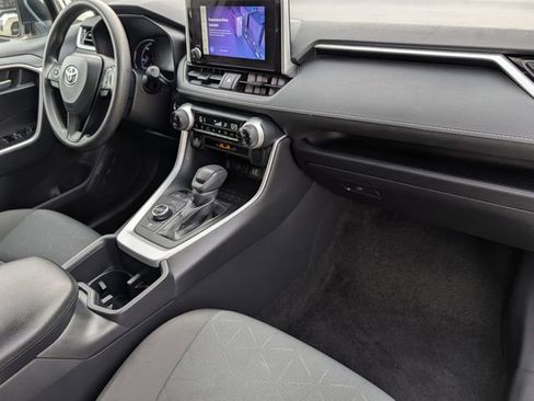 Used 2025 Toyota RAV4 XLE AWD/4WD image 30