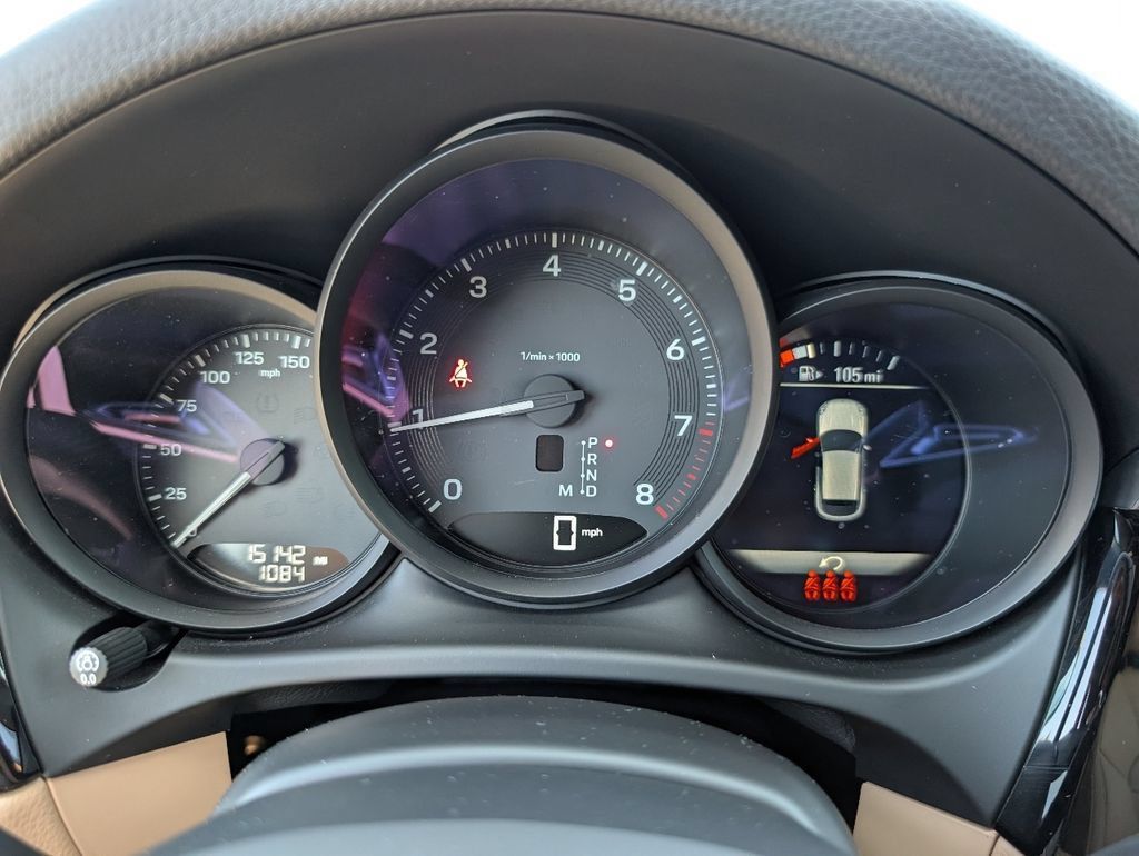 Certified 2025 Porsche Macan AWD/4WD image 22