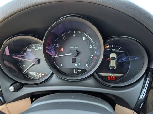 Certified 2025 Porsche Macan AWD/4WD image 22