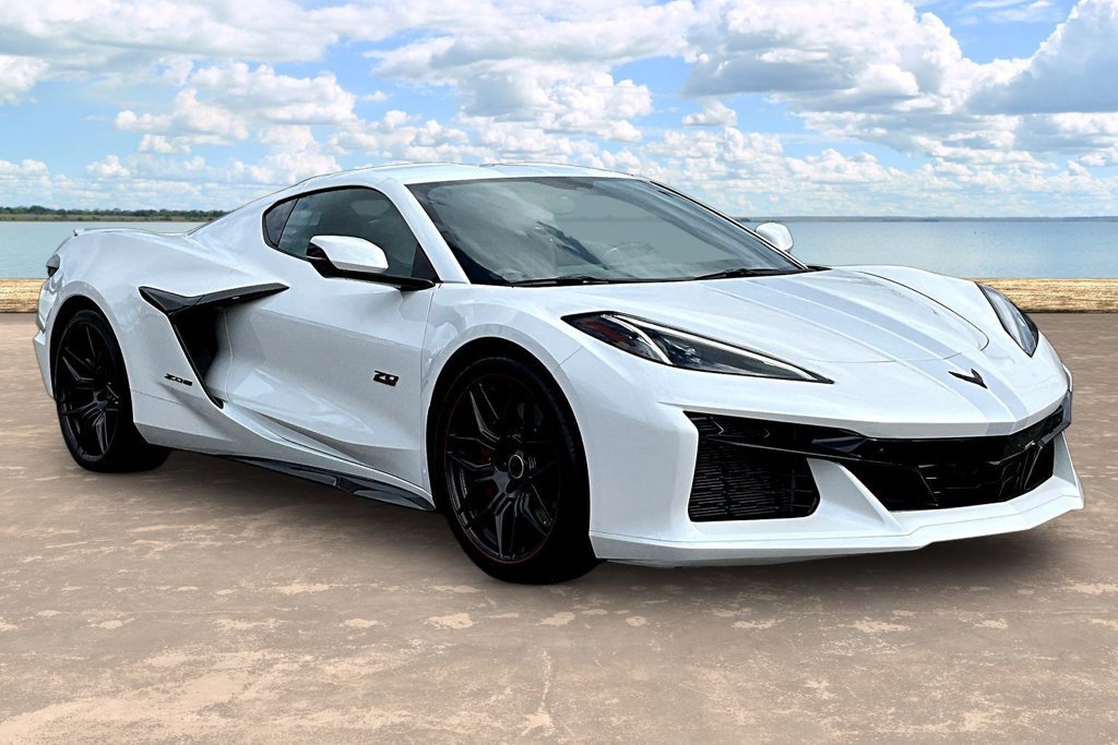 Used 2023 Chevrolet Corvette Z06 RWD image 3