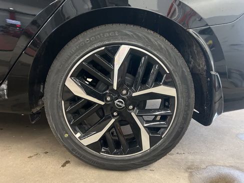 New 2025 Nissan Versa SR image 43