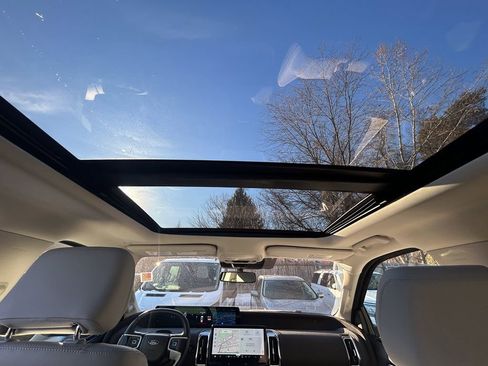 Used 2025 Ford Expedition Platinum image 26