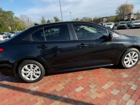 Used 2022 Toyota Corolla LE image 2