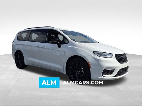 Used 2025 Chrysler Pacifica Limited FWD image 1