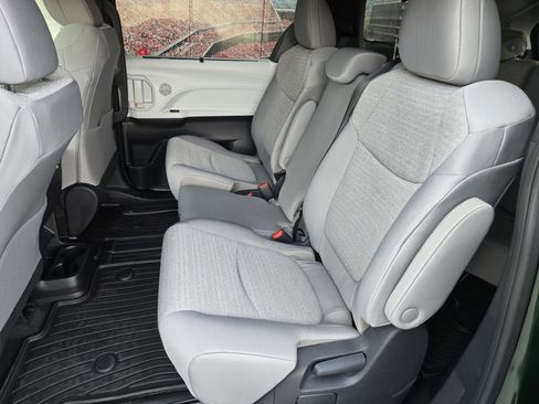 New 2026 Toyota Sienna LE image 9