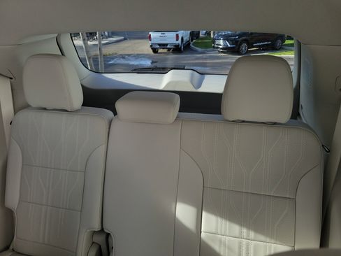 New 2026 Buick Enclave Avenir image 13