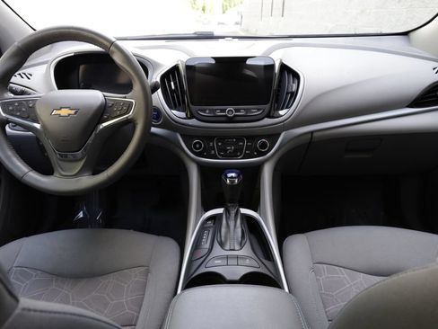 Used 2017 Chevrolet Volt LT w/ Comfort Package FWD image 19