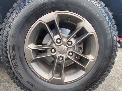 Used 2016 Jeep Wrangler Unlimited Sahara AWD/4WD image 15