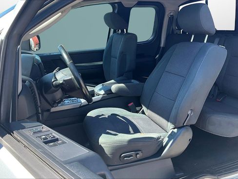 Used 2010 Nissan Titan SE w/ SE Value Truck Pkg image 16