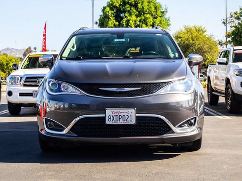 Used 2020 Chrysler Pacifica Limited FWD image 2