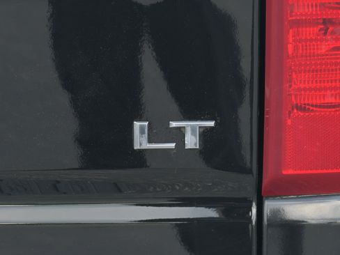 Used 2020 Chevrolet Silverado 1500 LT w/ Texas Edition RWD image 39