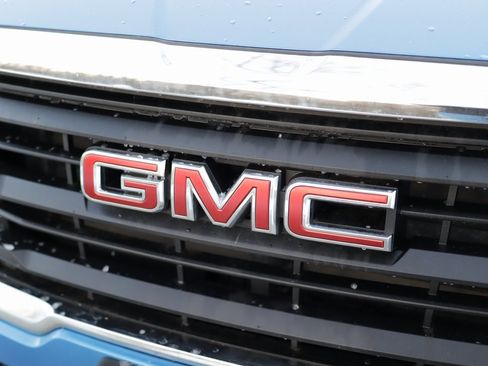 Used 2024 GMC Terrain SLE w/ Driver Convenience Package image 30