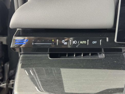 Used 2026 BMW 530i xDrive w/ Premium Package AWD/4WD image 19