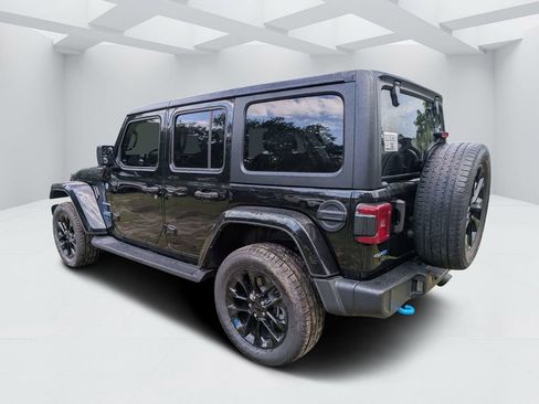 Used 2023 Jeep Wrangler Unlimited Sahara w/ Cold Weather Group AWD/4WD image 5
