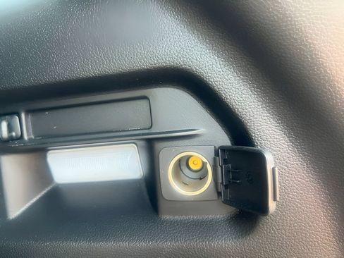 Used 2022 Ford Explorer XLT w/ Equipment Group 202A AWD/4WD image 33