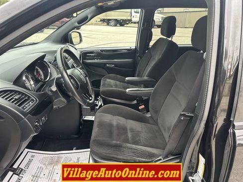 Used 2016 Dodge Grand Caravan SE FWD image 11