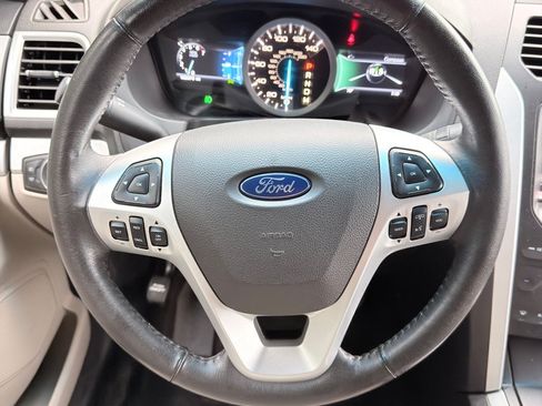 Used 2014 Ford Explorer XLT w/ Equipment Group 201A FWD image 39