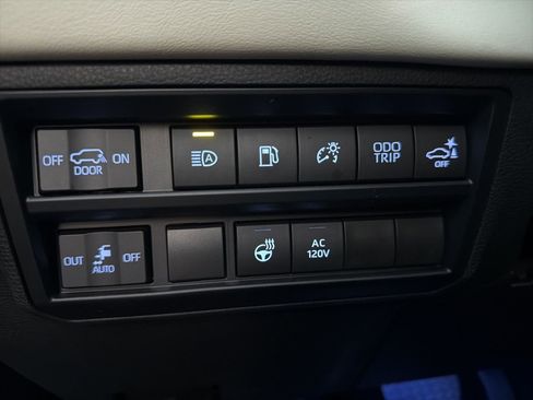 Used 2024 Toyota Sequoia Capstone image 10