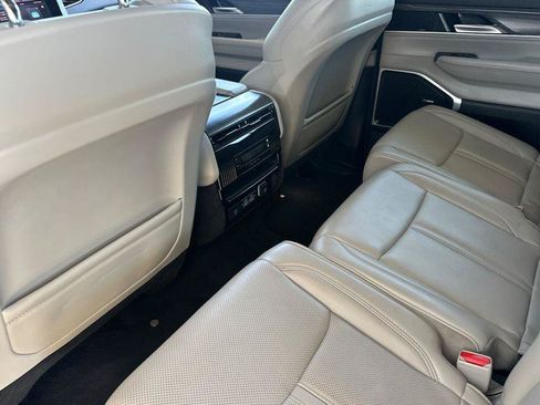 Used 2024 Jeep Wagoneer L Series II RWD image 12